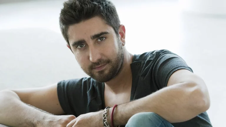 El ascenso de Álex Ubago: De un comienzo humilde a conquistar el mundo con sus canciones