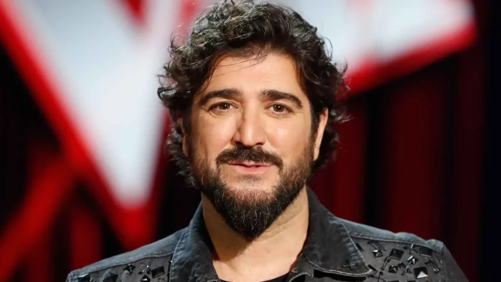 De cantante que hacía giras a coach en shows de talentos: Antonio Orozco llega a la cima