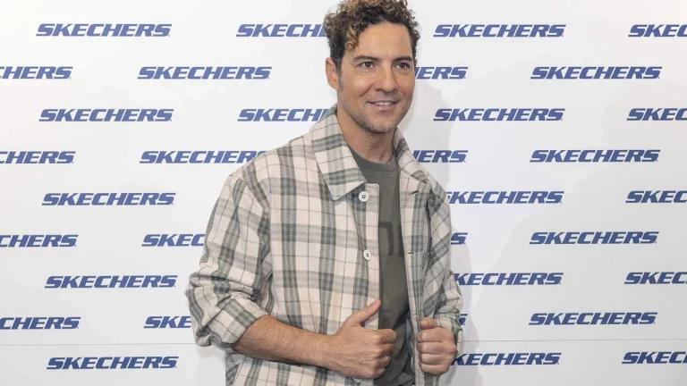 Las zapatillas Skechers de David Bisbal para llevar con vaqueros y pantalones de cualquier color