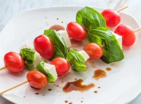 Si llegas sin entrantes a la cena de Nochevieja, estas brochetas frías te salvan (y quedarás como un chef) Si llegas sin entrantes a la cena de Nochevieja, estas brochetas frías te salvan (y quedarás como un chef)