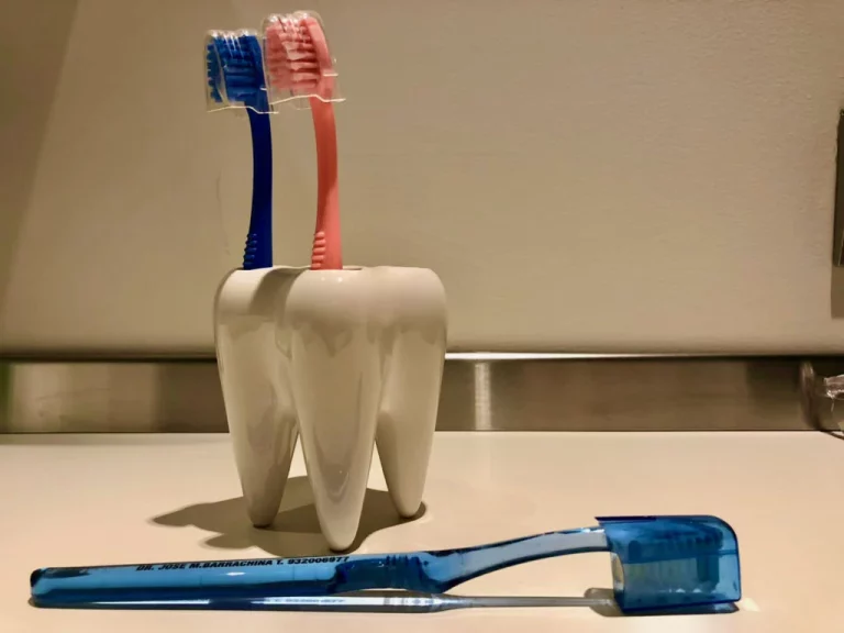Cómo desinfectar tu cepillo de dientes de forma eficiente