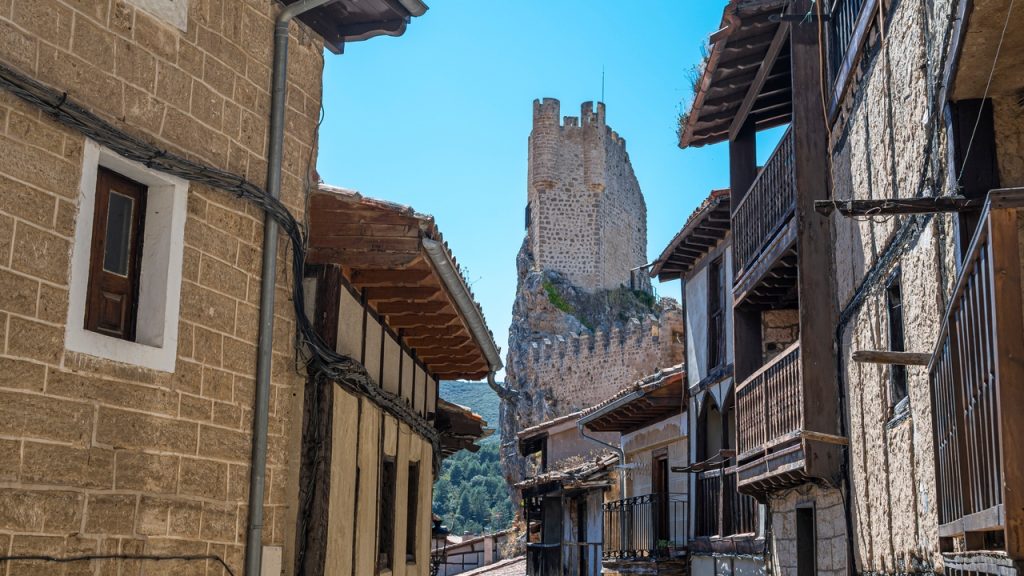 Frías, la mini-ciudad española con grandes historias desde 1435 1 Frías y el título oficial como ciudad española
