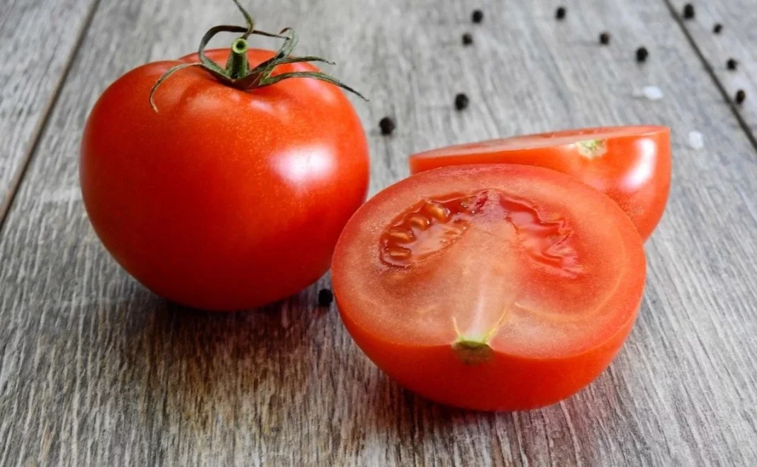 Crudo o cocido: cómo aprovechar mejor las propiedades del tomate