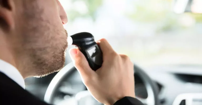 La DGT obliga a instalar alcoholímetro antiarranque en todos los coches nuevos desde julio