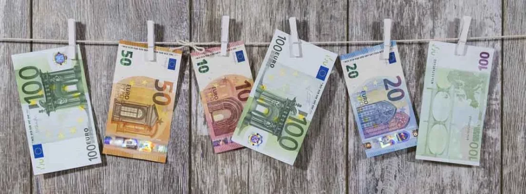 Cuánto dinero se puede tener en casa en efectivo 128 La Agencia Tributaria establece límites en cajeros automáticos