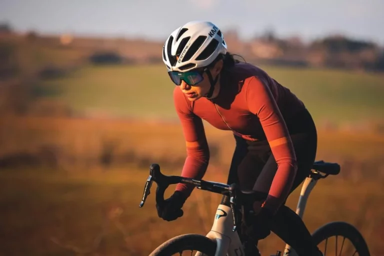 La DGT pone el ojo sobre los ciclistas que ignoran el casco