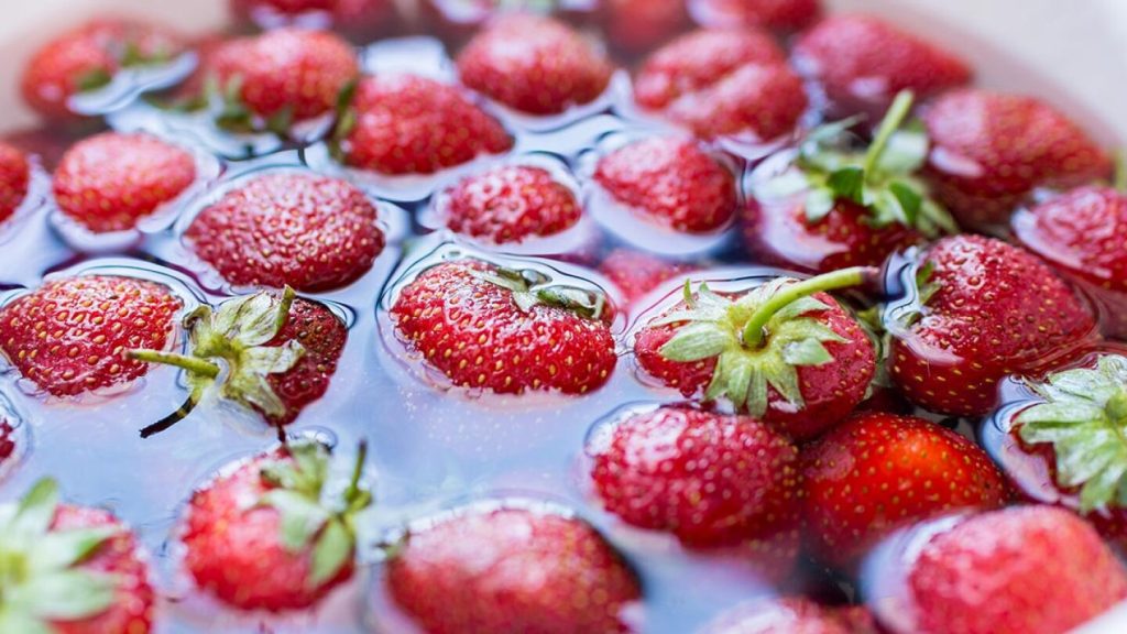 ¡Lo haces mal! Así se tiene que lavar las fresas, lo dice la OCU 13 Conclusión: un llamado a la conciencia y la precaución