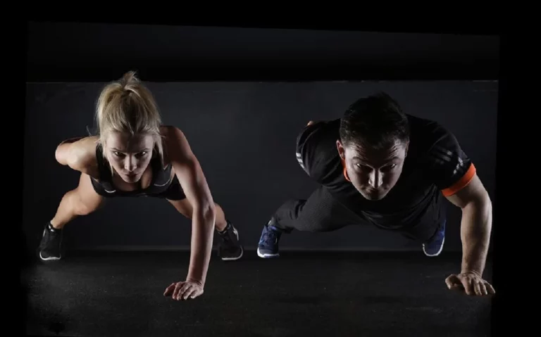 Distintos tipos de ejercicios para brazos y pecho que realizar en tu rutina diaria