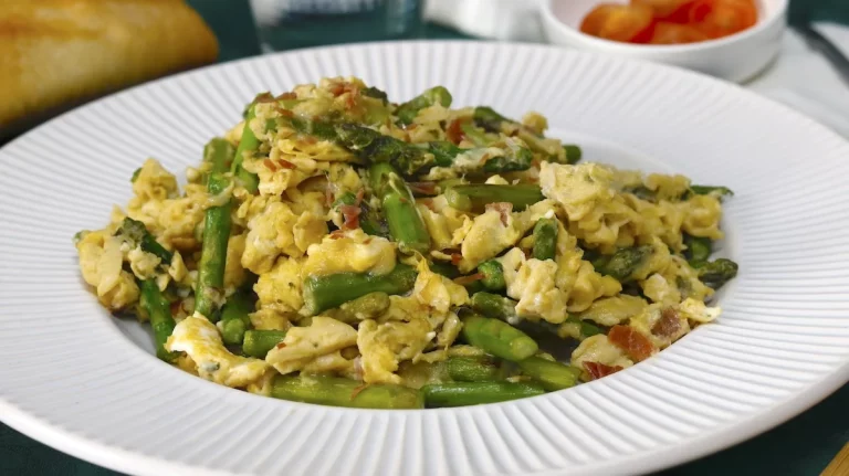 Revuelto de espárragos trigueros, receta sana para vagos