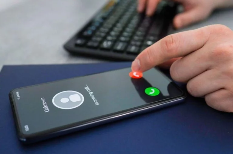 Avisa a tus padres de esta llamada: si descuelgan y les dicen esto, es una estafa telefónica 