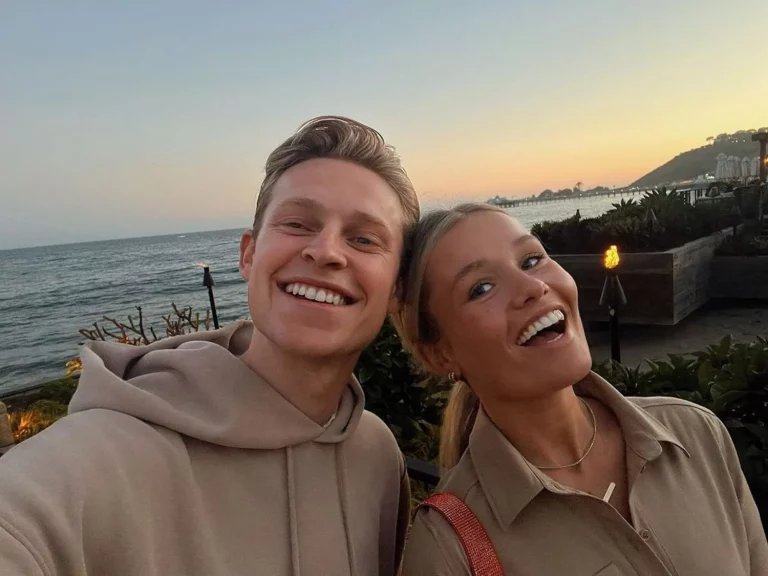 Mikky Kiemeney goza en las playas de Dubai sin Frenkie de Jong