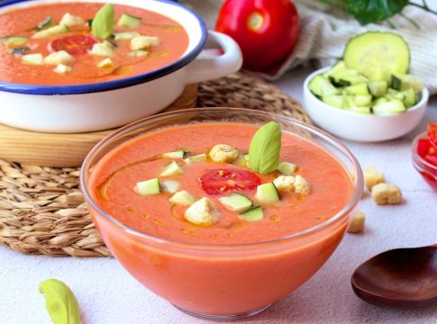 gazpacho-casero Cómo hacer gazpacho en casa: 3 opciones frescas y saludables para este verano