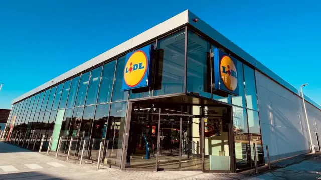 El vestido elegante y primaveral de Lidl que parece de Zara cuesta solo 10 euros