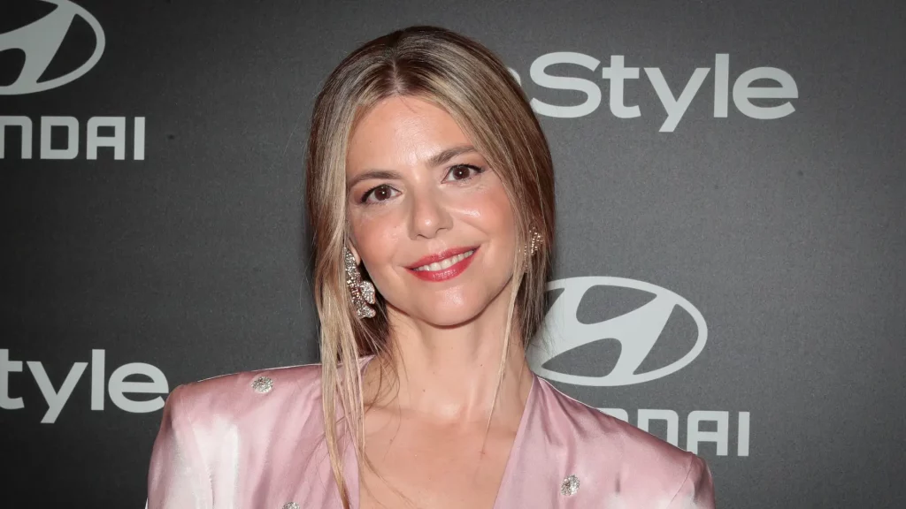 Manuela Velasco se transforma en una actriz de elite, pero baja su perfil 