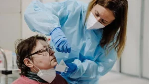 ¡Buenas noticias! Los casos de Covid-19 se han reducido un 48% desde el verano en España