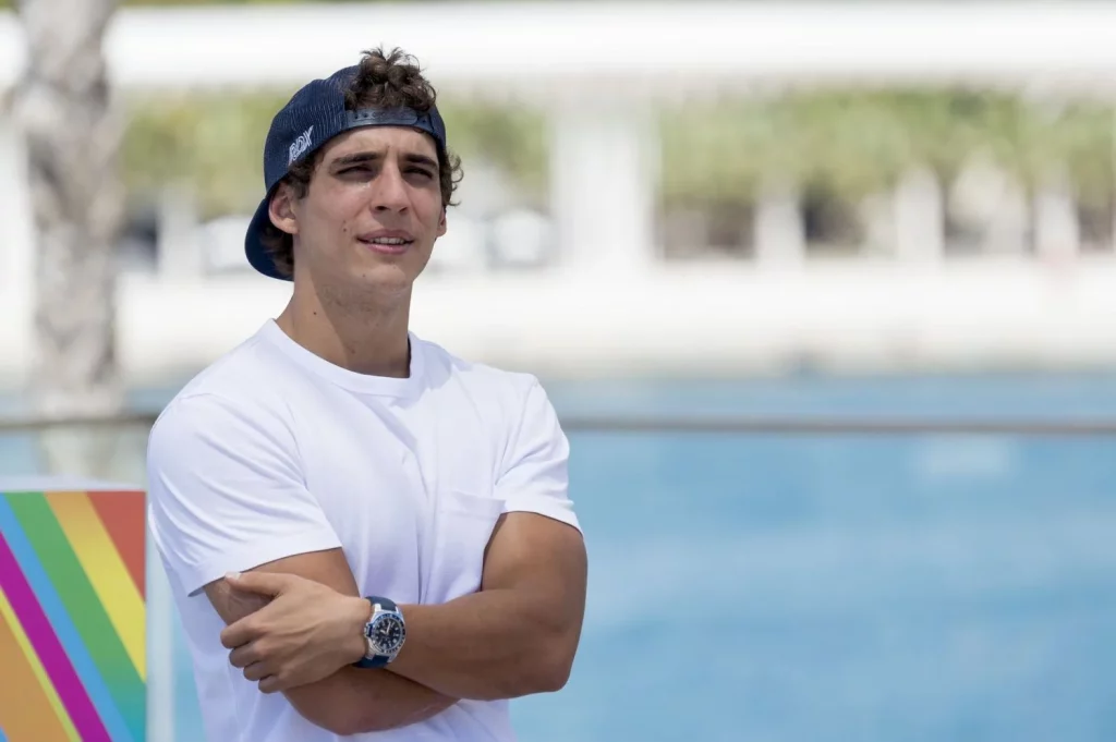 La irrupción de Miguel Herrán: De un simple actor de reparto a convertirse en galán juvenil 2 Nuevos proyectos y un giro rotundo en la vida de Miguel Ferrán