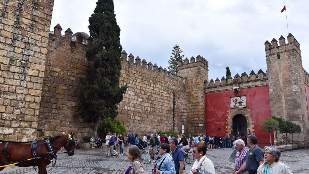 Secretos del Alcázar de Sevilla: Aventura y leyenda tras la Puerta del León 2 Más detalles sobre la Puerta de León de Sevilla