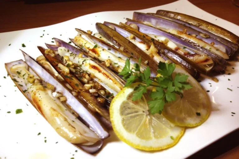 Receta de navajas a la plancha y cómo aprovechar el pescado que menos calorías tiene