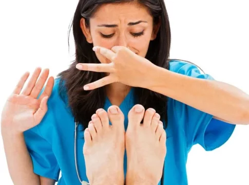 olor pies Cómo eliminar el mal olor de pies con productos naturales