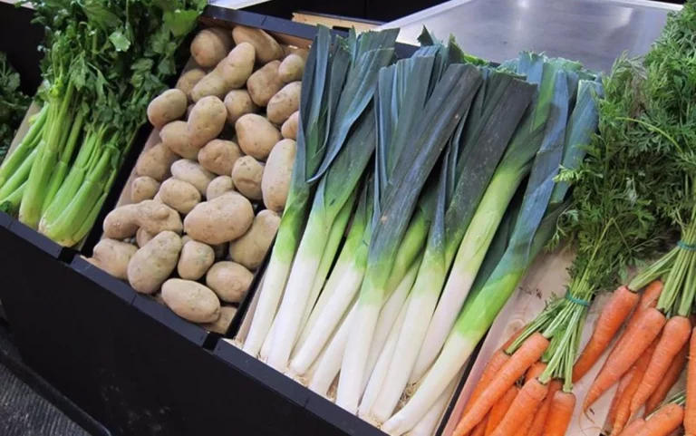 Patatas, zanahorias y lechugas, los alimentos que empujan la subida del IPC