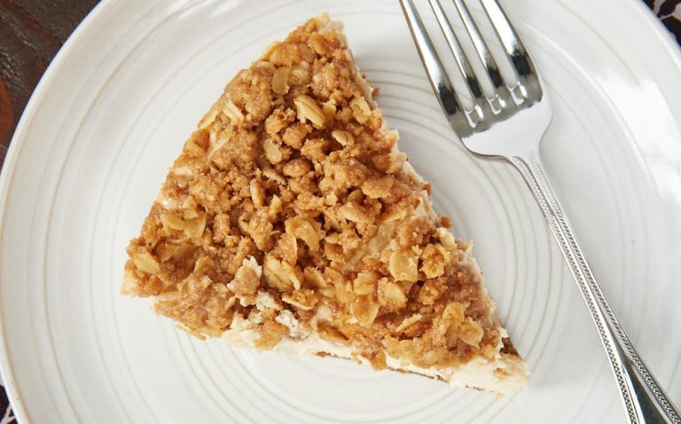 Tarta de queso y pera en galleta, un postre artesanal digno de la mejor pastelería