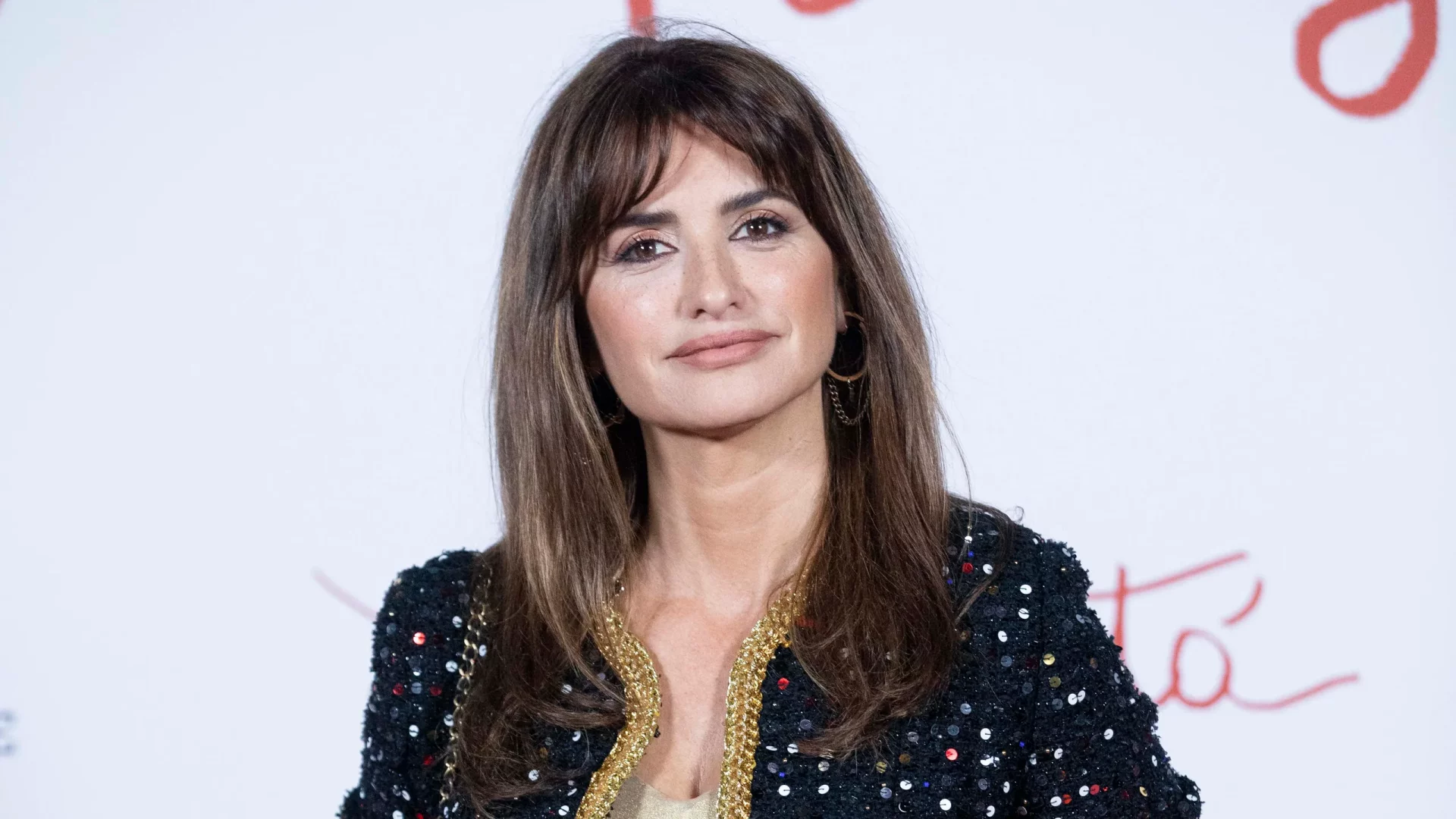 El misterio de Penélope Cruz: De casarse en secreto en una isla a verse fabulosa a sus 49 años