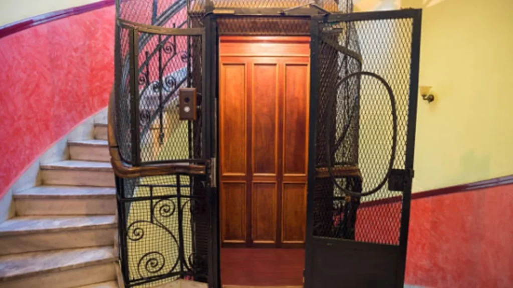Ascensor antiguo