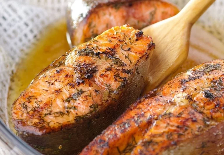 Salmón marinado con miel, una forma distinta de cocinar esta delicia