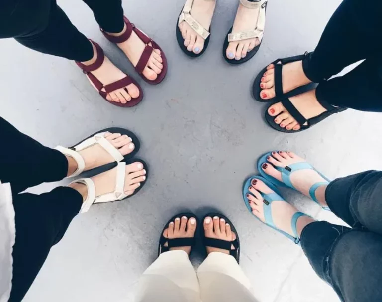 Estas sandalias cómodas de Skechers son ideales para vestir juvenil con más de 50 años