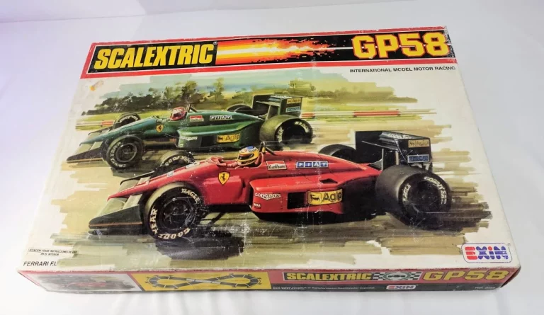 Cuando hacíamos de Antonio Lobato en casa: el Scalextric, mucho más que un juguete de carreras