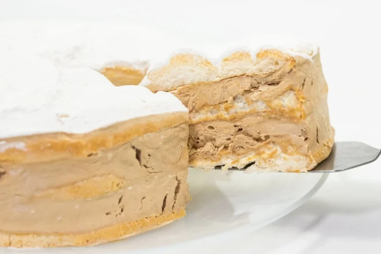 Tarta suspiro de café, receta del postre que no vas a poder dejar de comer