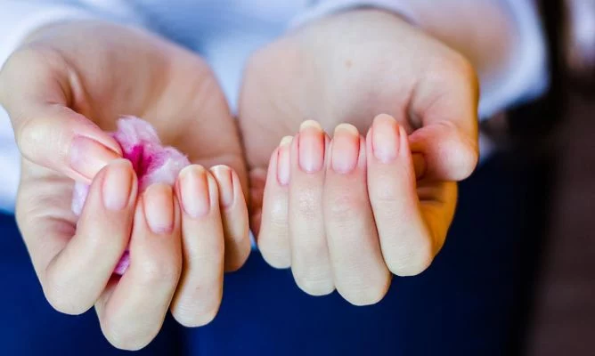 Cómo evitar tener las uñas amarillas en simples pasos