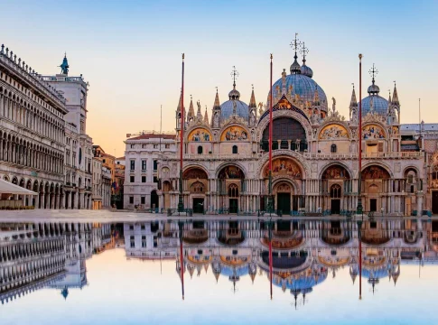 Los turistas tendrán que pagar para simplemente poder caminar por esta ciudad, una de las más visitadas de Europa Los turistas tendrán que pagar para simplemente poder caminar por esta ciudad, una de las más visitadas de Europa