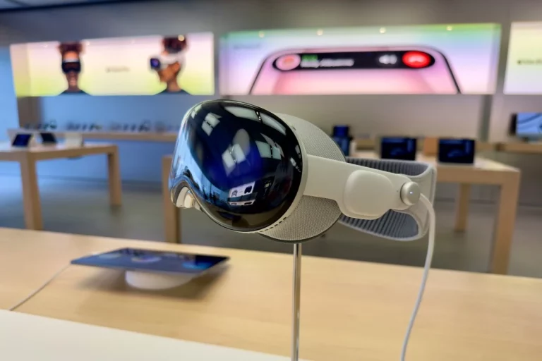 Con las Vision Pro, Apple ha acabado con una tradición que encantaba a compradores de iPhone, iPad o Mac