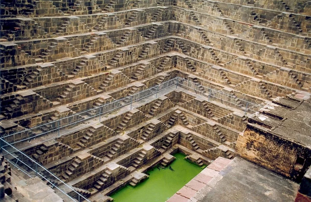 El curioso templo invertido de la India que estuvo enterrado por más de 500 años 1 Un lugar de la India que debes visitar al menos una vez en tu vida