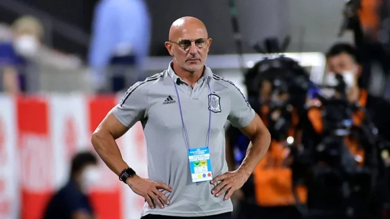 2 jugadores clave de Luis de la Fuente negocian con el FC Barcelona