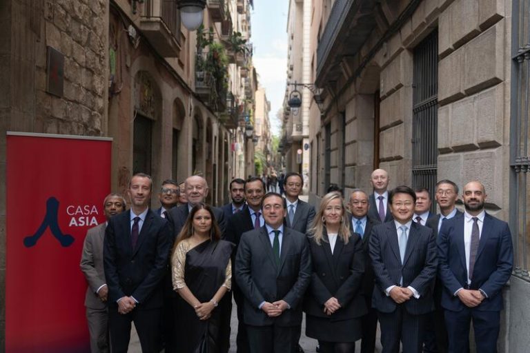 Albares adelanta a embajadores de Asia la próxima apertura de centros del Instituto Cervantes en Shanghái y Seúl