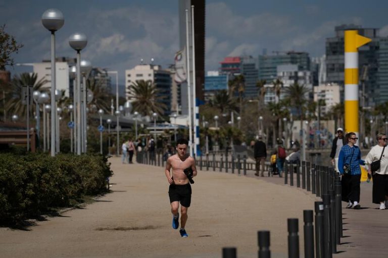 Lloverá en el este peninsular hasta el miércoles y las temperaturas suben de forma generalizada con hasta 30ºC