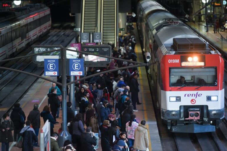 Muere una persona arrollada por un tren en una estación de Cercanías de Madrid