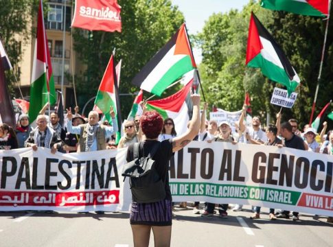 Unas 4.000 personas en Madrid piden al Gobierno romper relaciones con Israel y claman por el alto al fuego en Gaza Unas 4.000 personas en Madrid piden al Gobierno romper relaciones con Israel y claman por el alto al fuego en Gaza