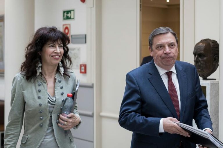 Redondo recuerda que reconocer el género no binario no forma parte del acuerdo de gobierno entre el PSOE y Sumar