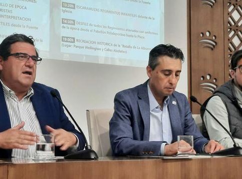 Unos 160 recreadores y un millar de figurantes rememoran La Batalla de La Albuera en Badajoz