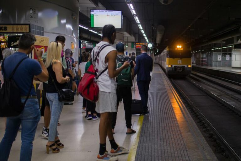 La Generalitat de Cataluña anuncia por carta al Gobierno que licitará una 