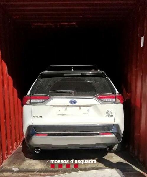 Detenidos en Lleida cuatro miembros de un grupo que robaba coches y los vendía en países de África Detenidos en Lleida cuatro miembros de un grupo que robaba coches y los vendía en países de África