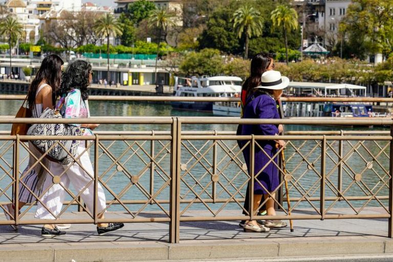 Las temperaturas máximas descenderán este lunes en el nordeste peninsular y subirán en el litoral de Andalucía oriental