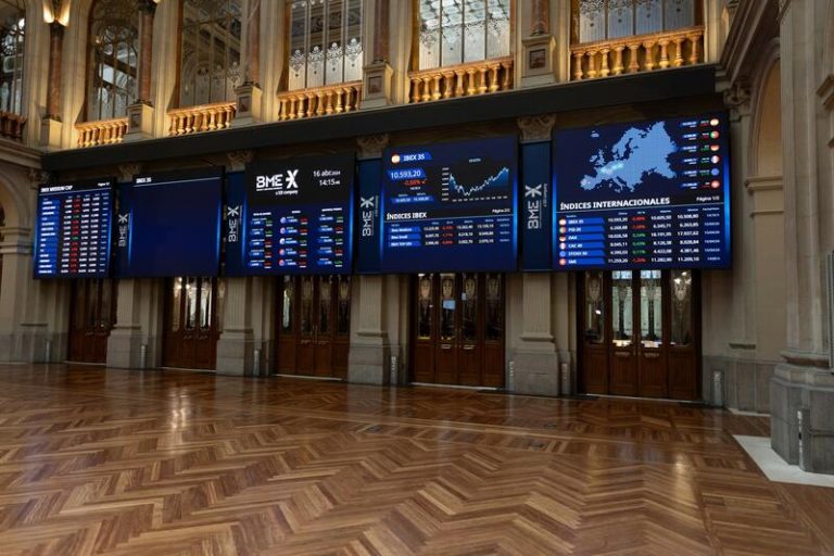 El Ibex 35 se mantiene plano en la media sesión y sobre los 11.300 enteros