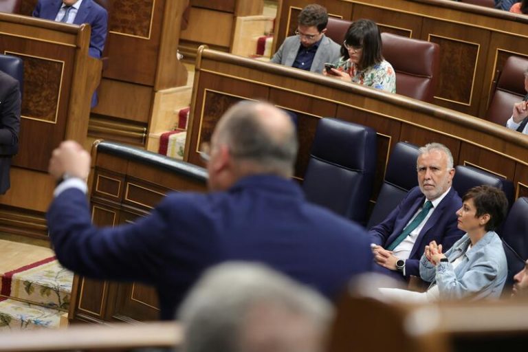 El PP acusa al ministro Torres de ser el 