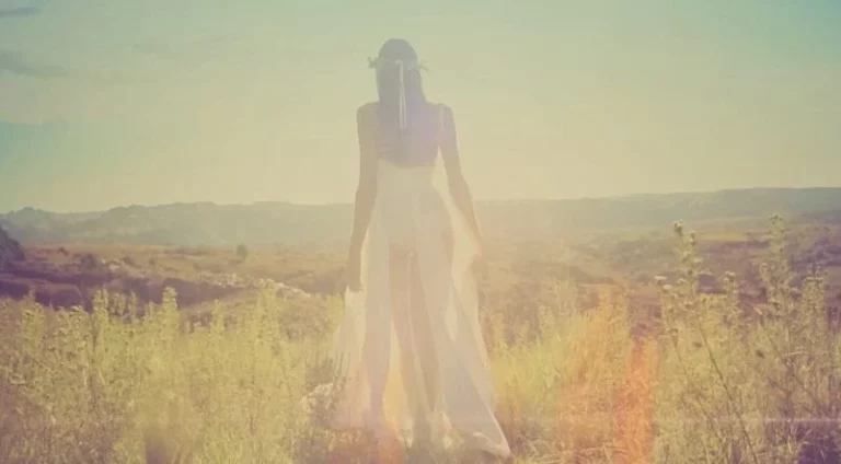 3 vestidos de Stradivarius para ir pija, hippie o casual en primavera y verano