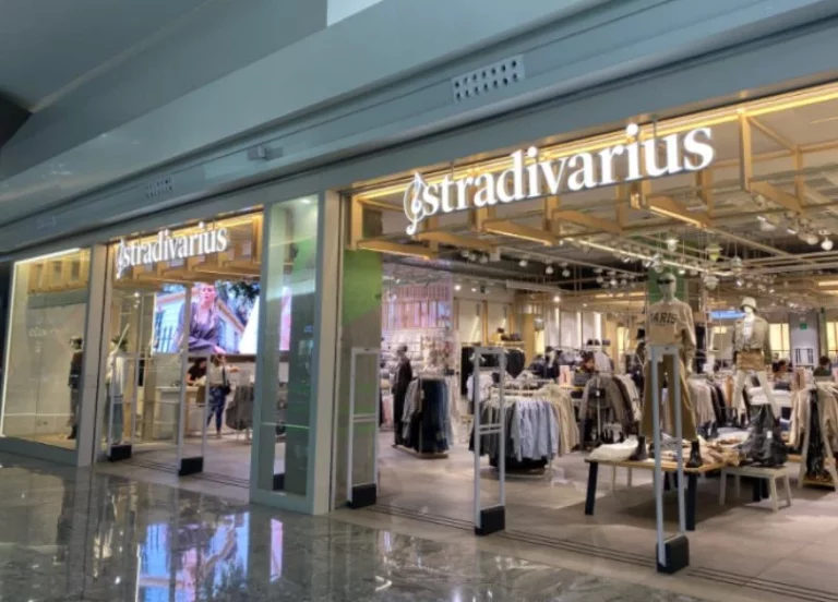 4 vestidos camiseros de Stradivarius suaves para todos los gustos y bolsillos