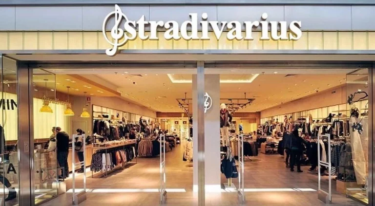 5 tops de Stradivarius que te quitan el calor y también un par de años